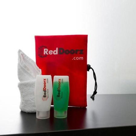 Reddoorz Plus @ Guntur Raya Setiabudi Jakarta Buitenkant foto