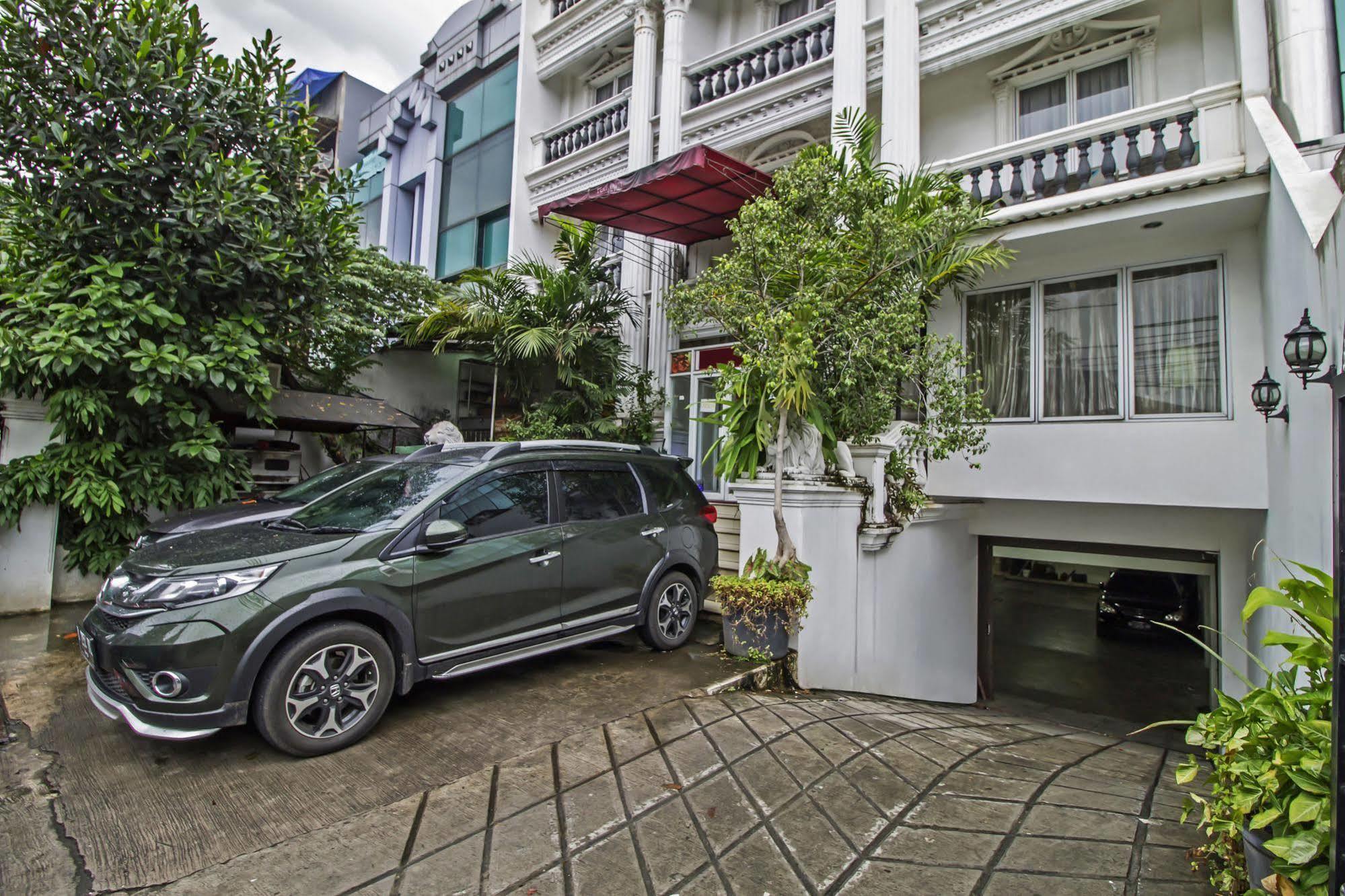 Reddoorz Plus @ Guntur Raya Setiabudi Jakarta Buitenkant foto