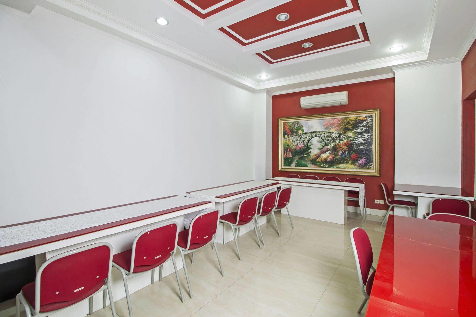 Reddoorz Plus @ Guntur Raya Setiabudi Jakarta Buitenkant foto