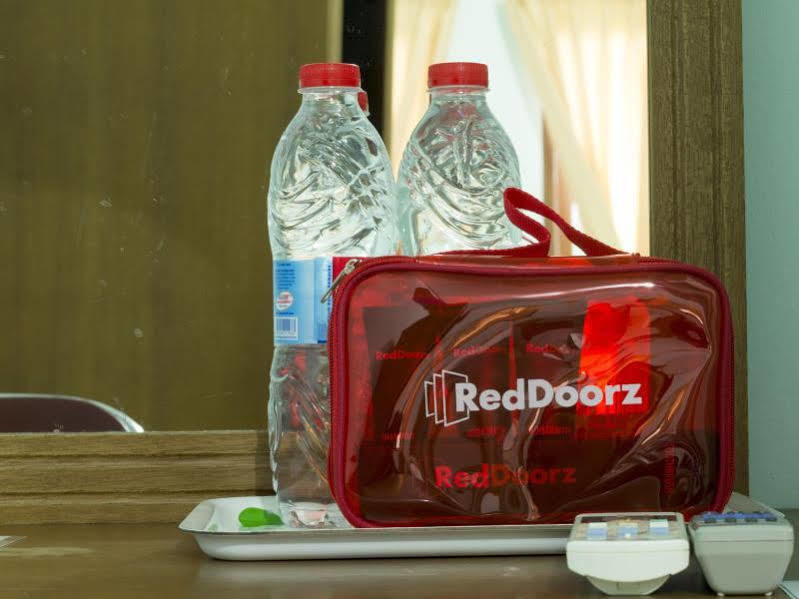 Reddoorz Plus @ Guntur Raya Setiabudi Jakarta Buitenkant foto