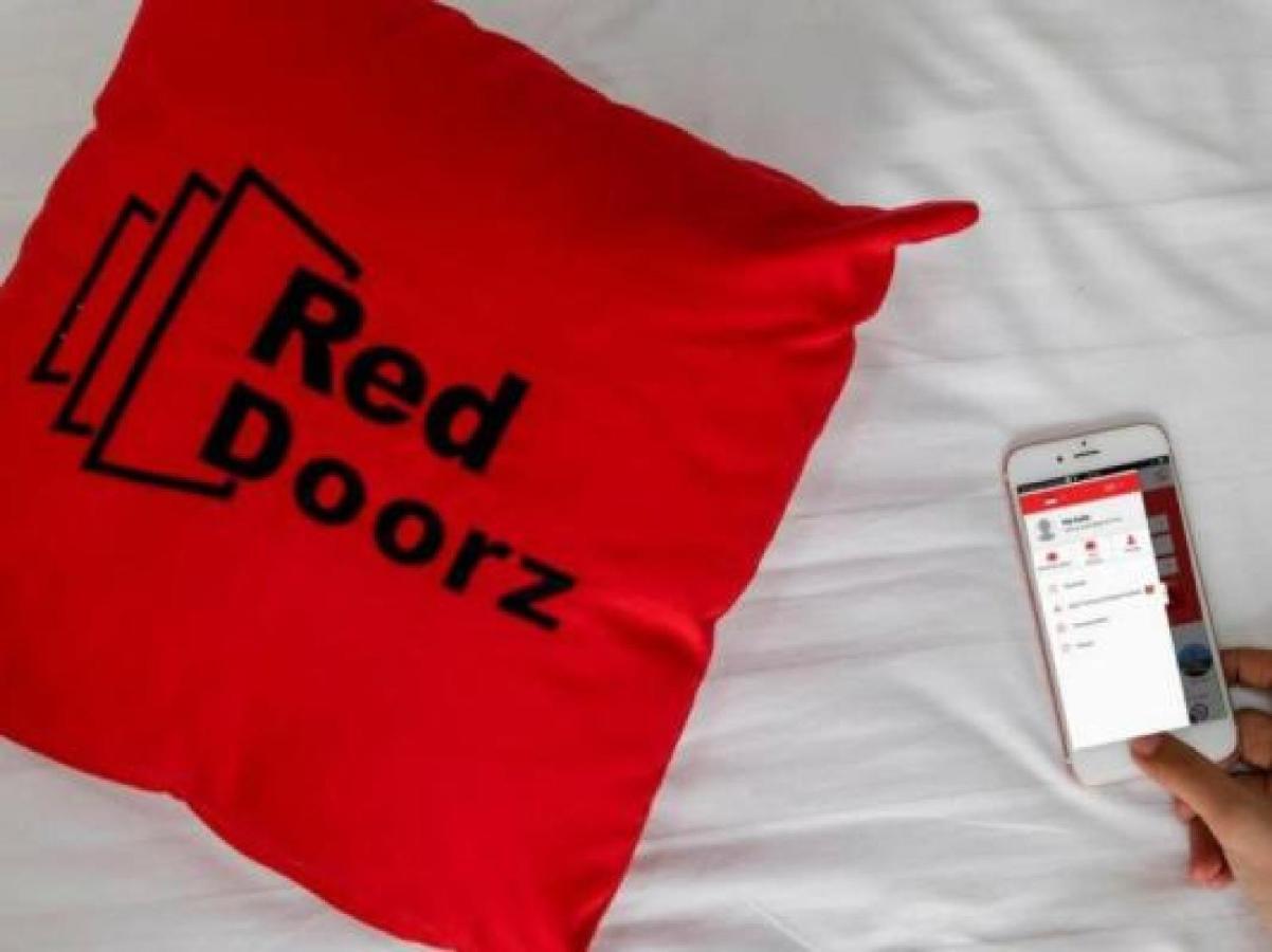 Reddoorz Plus @ Guntur Raya Setiabudi Jakarta Buitenkant foto